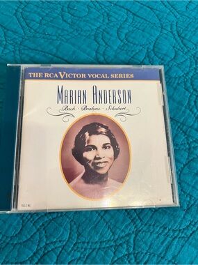 Marian Anderson - The RCA Victor Vocal Series (White Cover with Gold Oval)